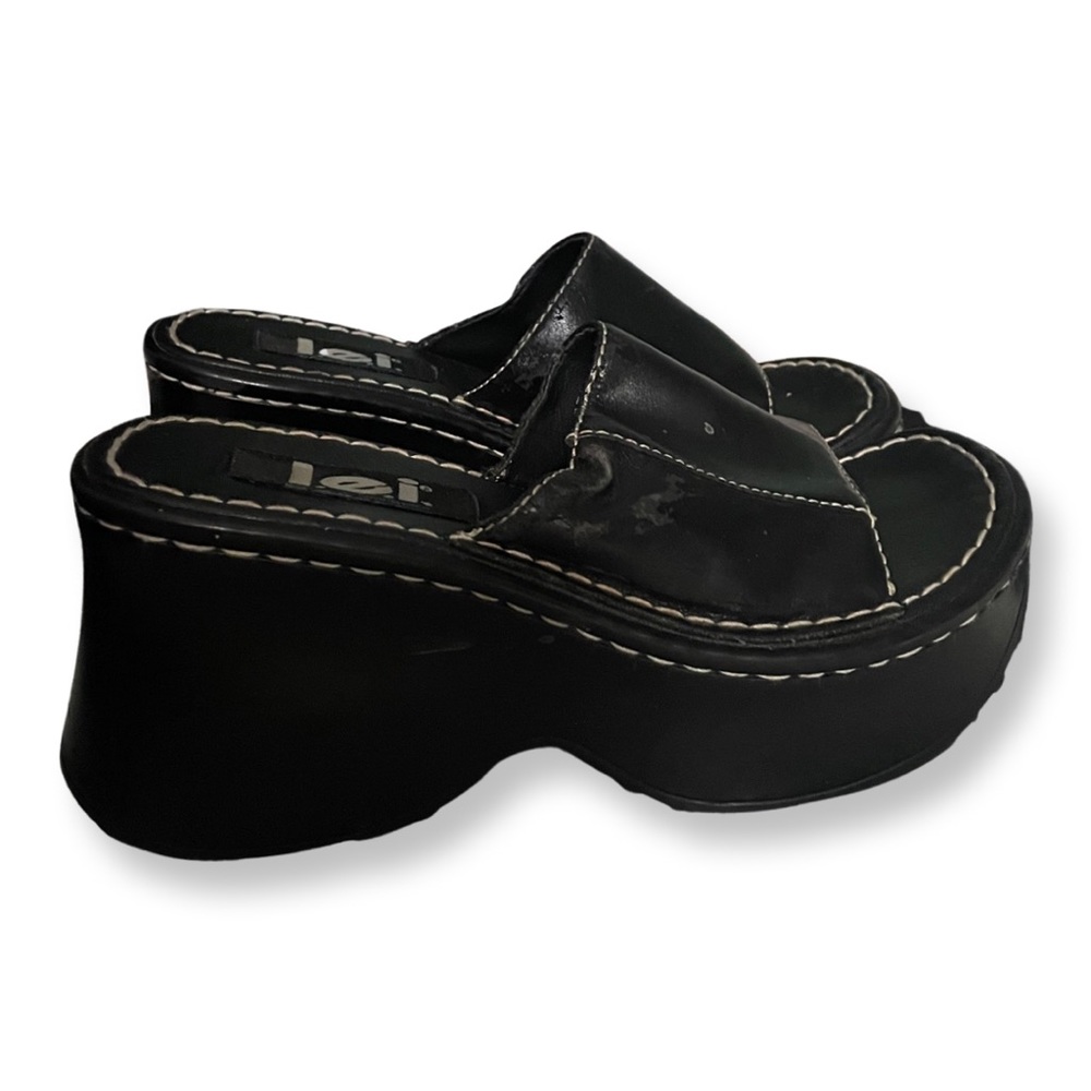Vintage black lei platforms